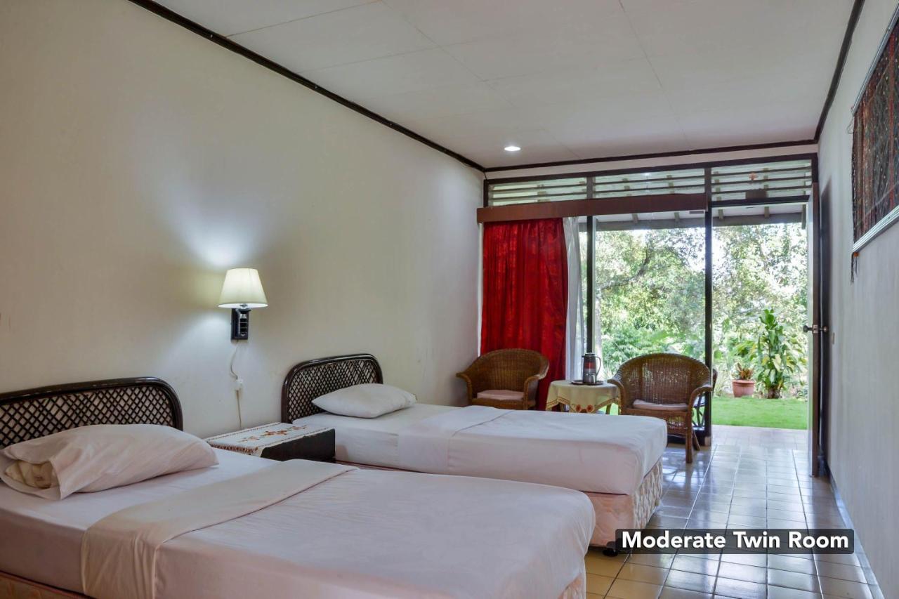 Silintong Hotel Ambarita Exterior foto