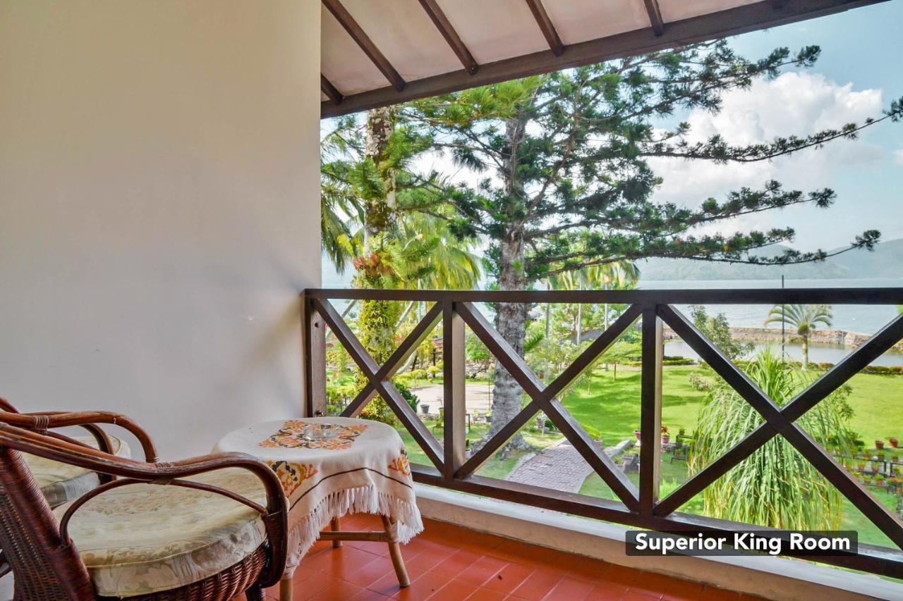 Silintong Hotel Ambarita Exterior foto