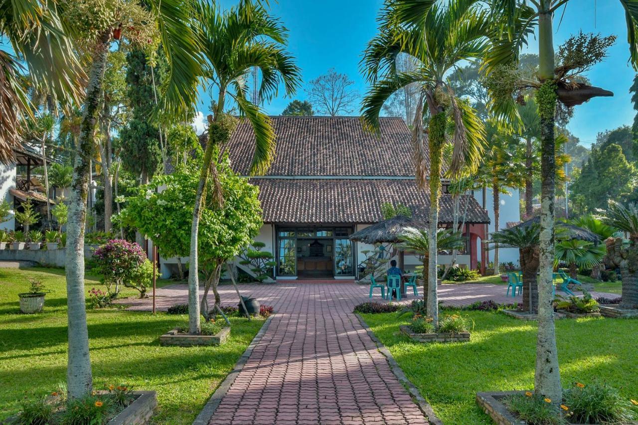 Silintong Hotel Ambarita Exterior foto