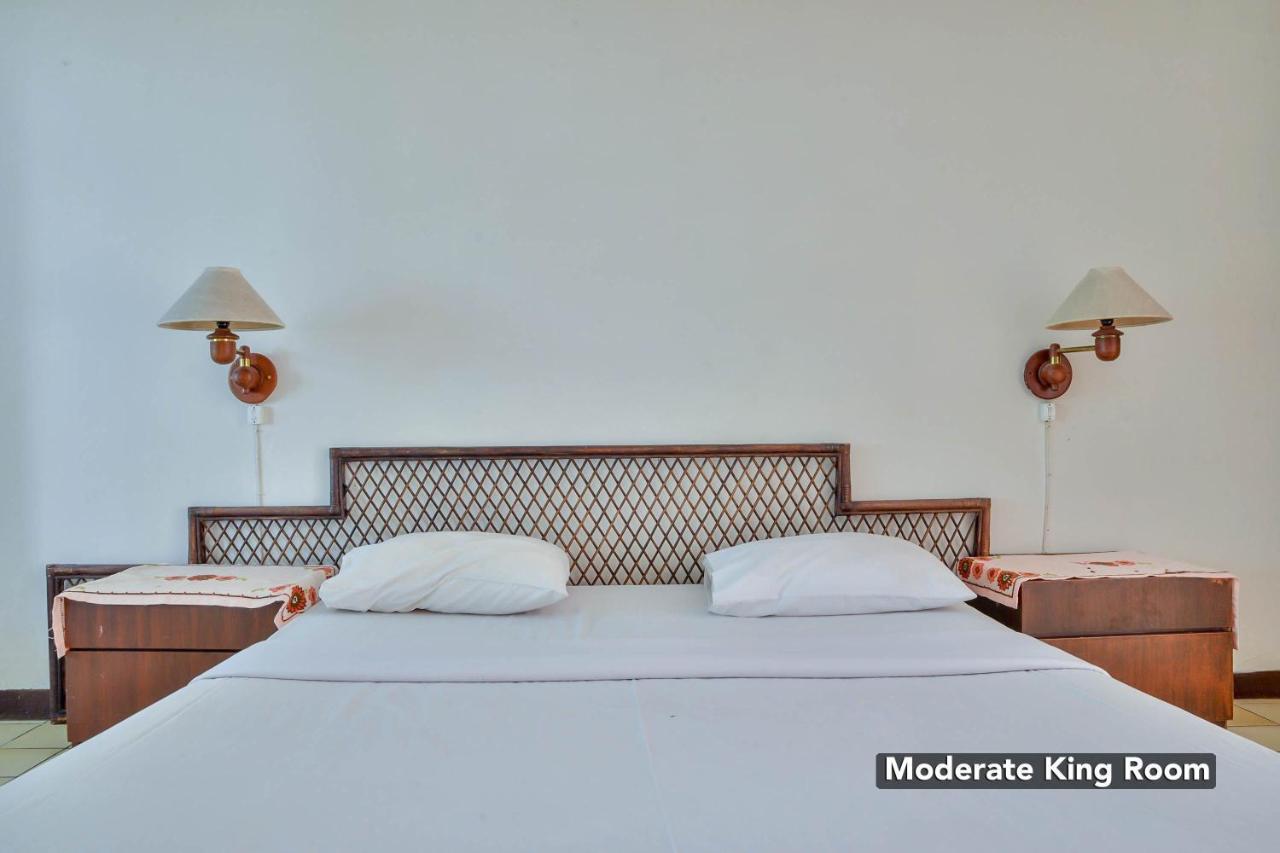 Silintong Hotel Ambarita Exterior foto
