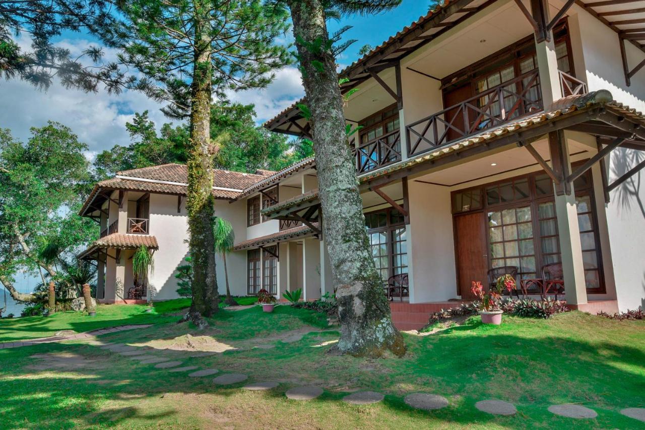 Silintong Hotel Ambarita Exterior foto